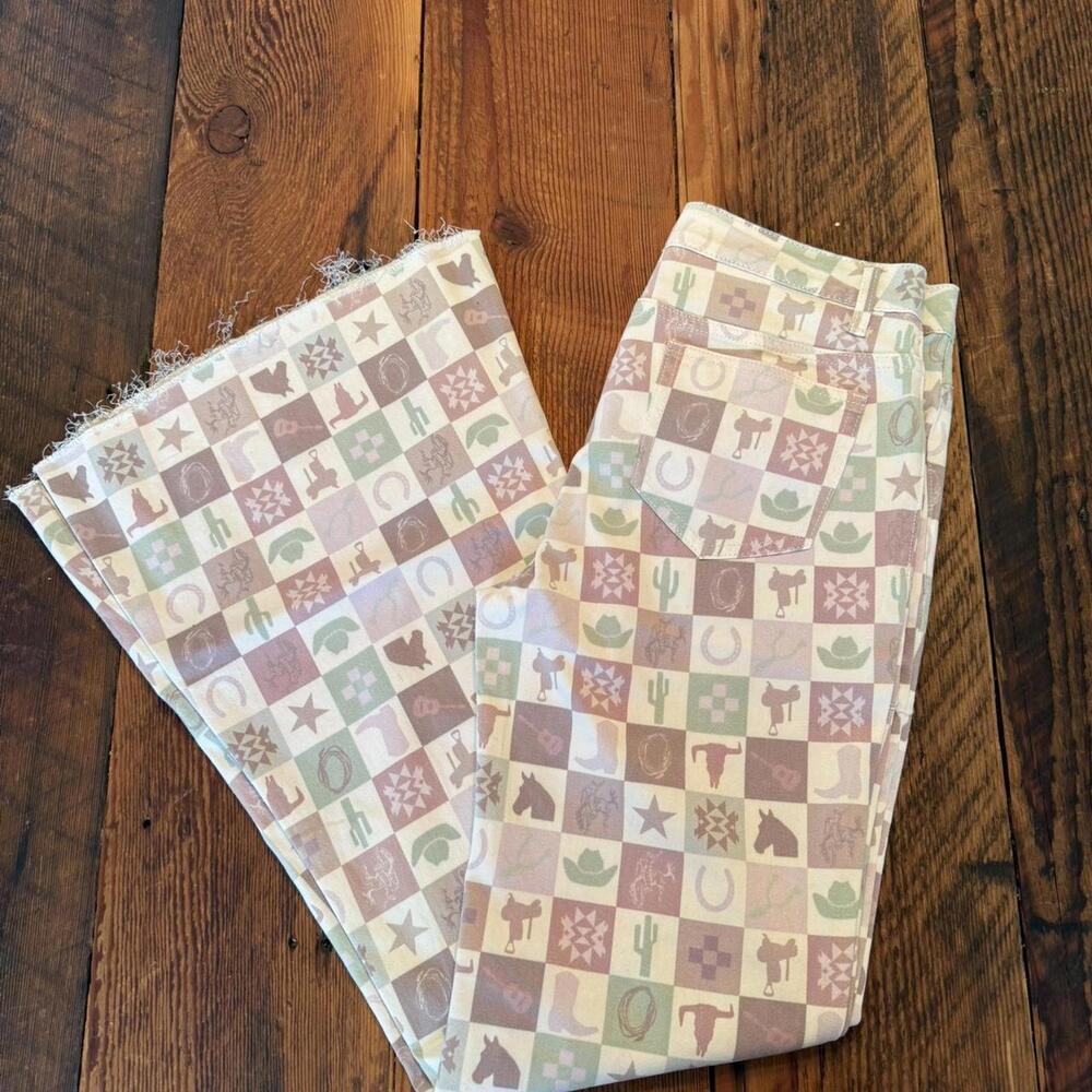 New with tags women’s size small western flare pant